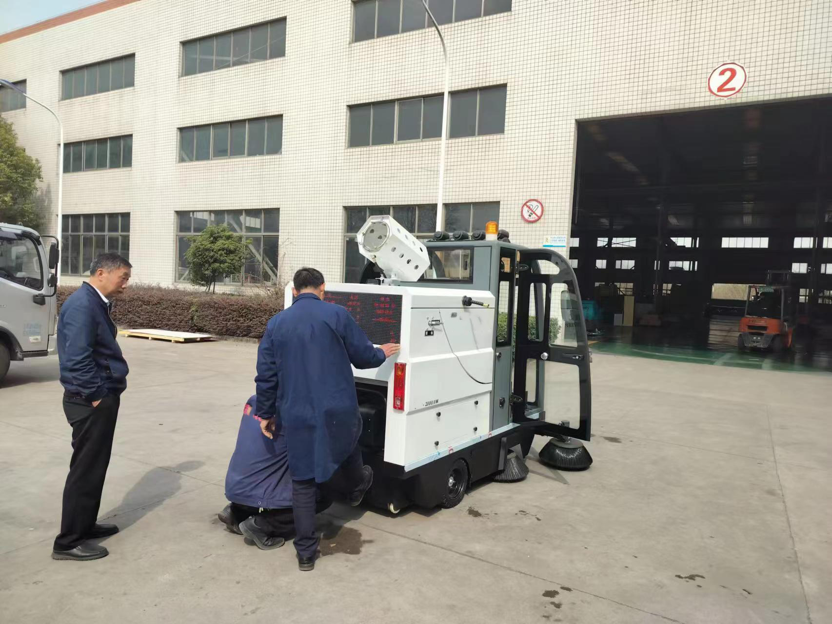 車間工廠清掃車的應用與重要性揭秘，讓生產環境更清潔高效